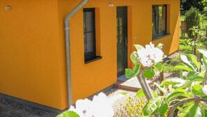 A yellow building with a tiled roof, two windows, and a door. - Vacation cottage Bohne, Germany (Kenz-Küstrow)