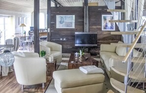 Unclassified image, 4 of 19, button