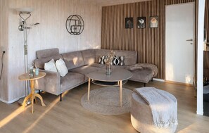 TV, DVD player, table tennis - Pet friendly apartment in Langå (Langå)