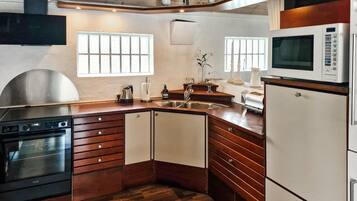 KĂŒhlschrank, Herdplatte, GeschirrspĂŒler