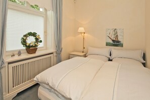 1 bedroom, travel crib, WiFi, bed sheets