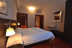 Appartement, 4 chambres | 4 chambres, fer et planche à repasser, lits bébé (en supplément)