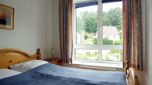 3 bedrooms, travel cot, WiFi