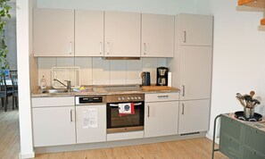 Kühlschrank, Mikrowelle, Ofen, Geschirrspüler