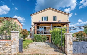 Exterior - Nice home in Lovrecica (Lovrecica)
