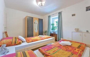 2 عدّة غرف نوم وواي فاي مجانًا وملاءات أسرّة