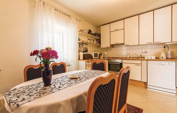 kitchen - Pet friendly home in Galizana with WiFi (Galizana)