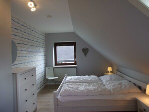2 Schlafzimmer, Reisekinderbett, WLAN