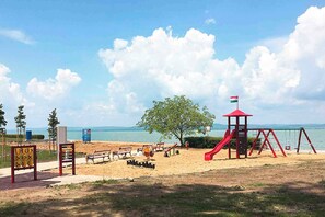 Children’s area - Holiday apartment child-friendly with internet and barbecue facilities (Balatonföldvár)