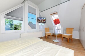1 bedroom, travel cot, WiFi