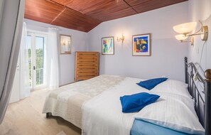 4 bedrooms, free WiFi, bed sheets