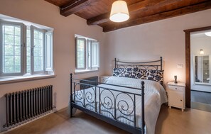 2 bedrooms, travel crib, free WiFi, bed sheets - Cozy home in Casaprota (RI) (Casaprota (RI))