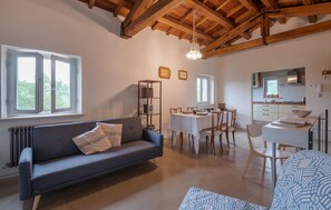 TV, fireplace, DVD player - Cozy home in Casaprota (RI) (Casaprota (RI))