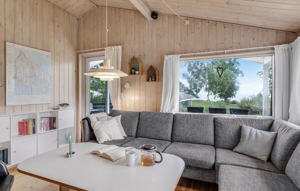 Smart-TV, Kamin, DVD-Player