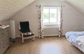 5 bedrooms, travel crib, free WiFi