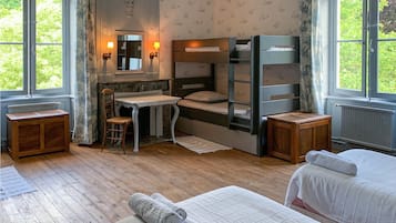 8 camere, culla da viaggio, Wi-Fi gratuito