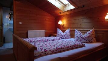 1 bedroom, travel cot, WiFi, bed sheets