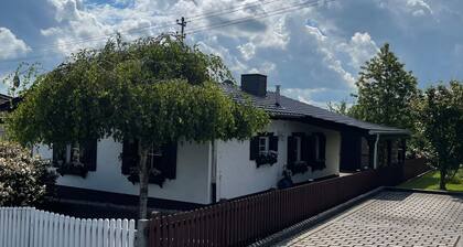 Cozy Eifelhäuschen in the green near Nürburgring -