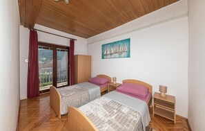 3 slaapkamers, een strijkplank/strijkijzer, gratis wifi, beddengoed