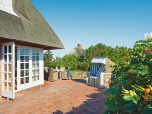 Unclassified image, 2 of 9, button