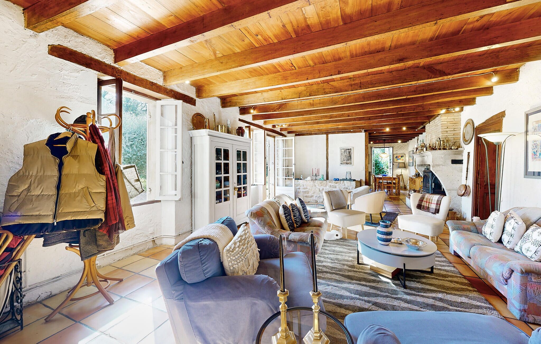 TV, fireplace, ping pong, stereo