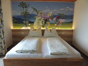 2 bedrooms, bed sheets - Margaritenwohnung - Bauernhof Schöbringer bed and breakfast (Miglberg)