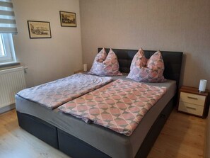 1 bedroom, travel cot, WiFi