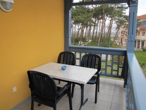 Outdoor dining - (62) 3- room apartment Ostseeallee lake view - Appartmenthaus Sonnenresidenz I (Kühlungsborn)