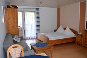 1 bedroom, in-room safe, WiFi, bed sheets