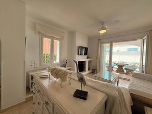 4 bedrooms, iron/ironing board, WiFi, bed sheets - Villa Riells Mar - Four Bedroom House, Sleeps 8 (L'Escala)