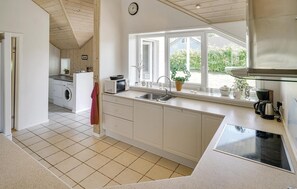 Frigorifero, piano cottura, lavastoviglie, macchina per tè/caffè