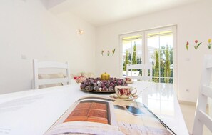 Dining - Cozy apartment in Pakostane with WiFi (Pakostane)