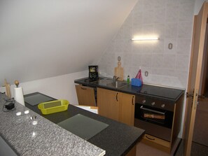 Fridge, oven, dishwasher, coffee/tea maker