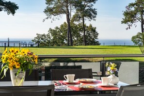 Outdoor dining - Terrace apartment Seemöwe - Oasis on the lagoon - Seemöwe (1-2) (Garz/Usedom)