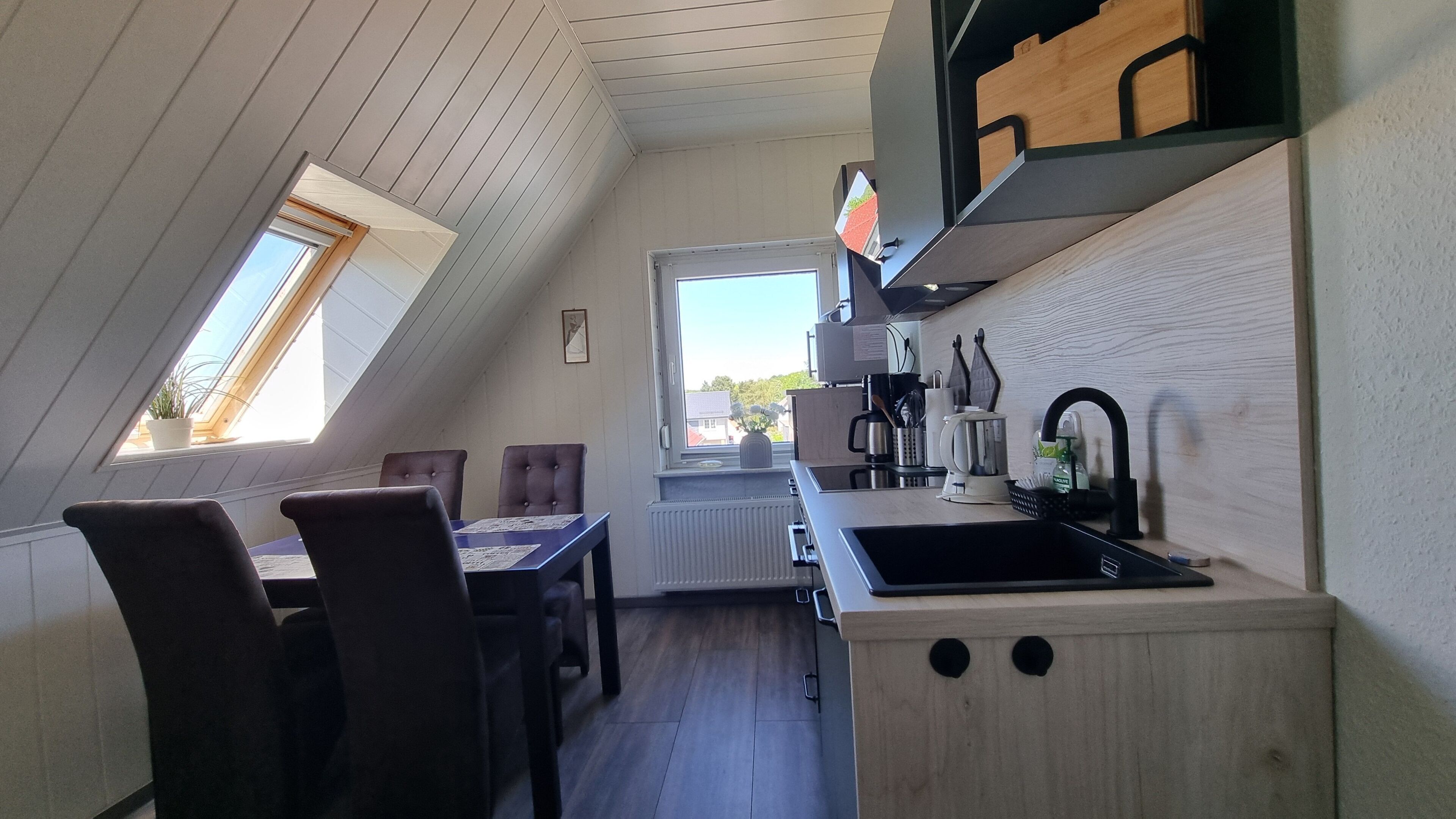 Refrigerador, horno, lavavajillas y cafetera y tetera 