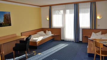 1 slaapkamer, een bureau, reisbedje, wifi