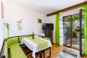 Dining - Holiday apartment with terrace (Crikvenica)