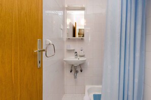 Shower - Holiday apartment with terrace (Crikvenica)