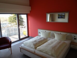 1 bedroom, desk, travel cot, bed sheets