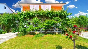 Property grounds - Holiday apartment mit Klimaanlage und Terrasse (Fažana)