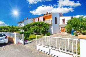 Exterior - Holiday apartment mit Klimaanlage und Terrasse (Fažana)