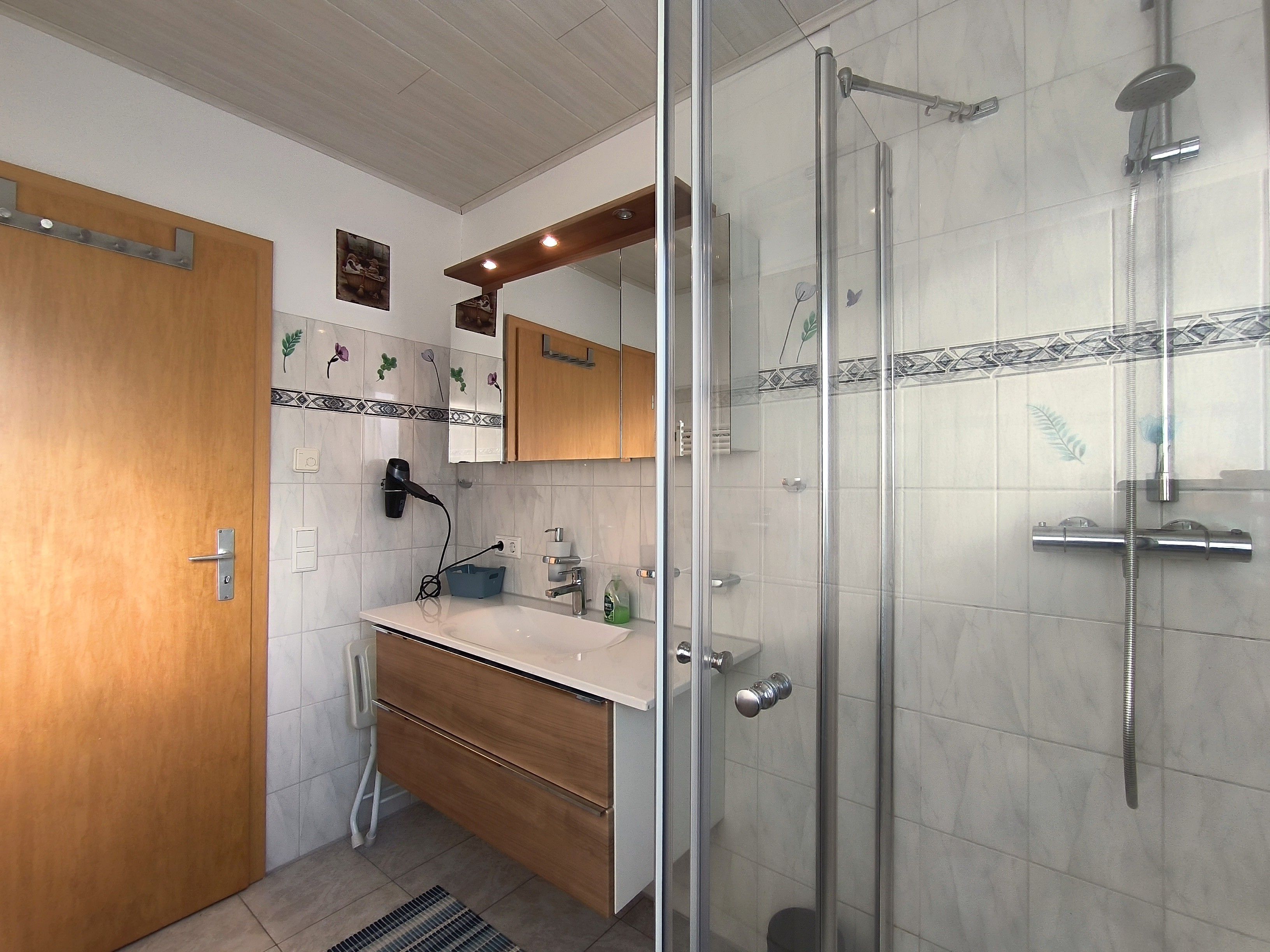 Douche, serviettes fournies