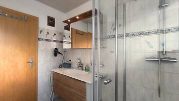 Douche, serviettes fournies