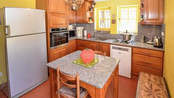 Réfrigérateur, plaque de cuisson, lave-vaisselle, cafetiÚre/bouilloire