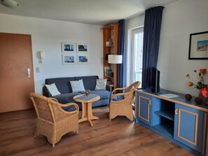 TV - (283) 2-room apartment-Hafenstraße - Apartment complex Yachthafenresidenz (Kühlungsborn)