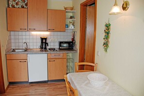 ثلاجة، ماكينة لصنع القهوة/الشاي، غلّاية كهربائية، مجمّد