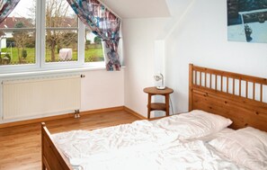 3 Schlafzimmer, Reisekinderbett