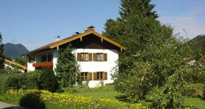 Ferienwohnungen Lindinger - Holiday apartment Atelier