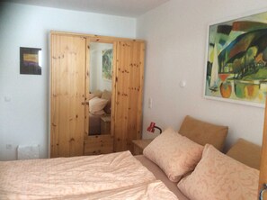 Unclassified image, 2 of 11, button