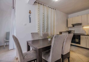Dining - Holiday apartment with balcony (Čižići)